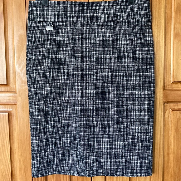 Zac & Rachel; Pencil Skirt; Black/White Pattern; - Picture 1 of 4